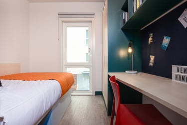 Silver En Suite - Image 1